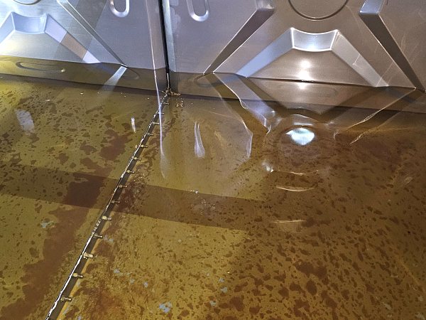 Panel depo tabanında tortu ve durgun su